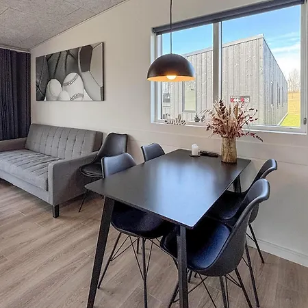 In With Indoor Swimming Pool Lägenhet